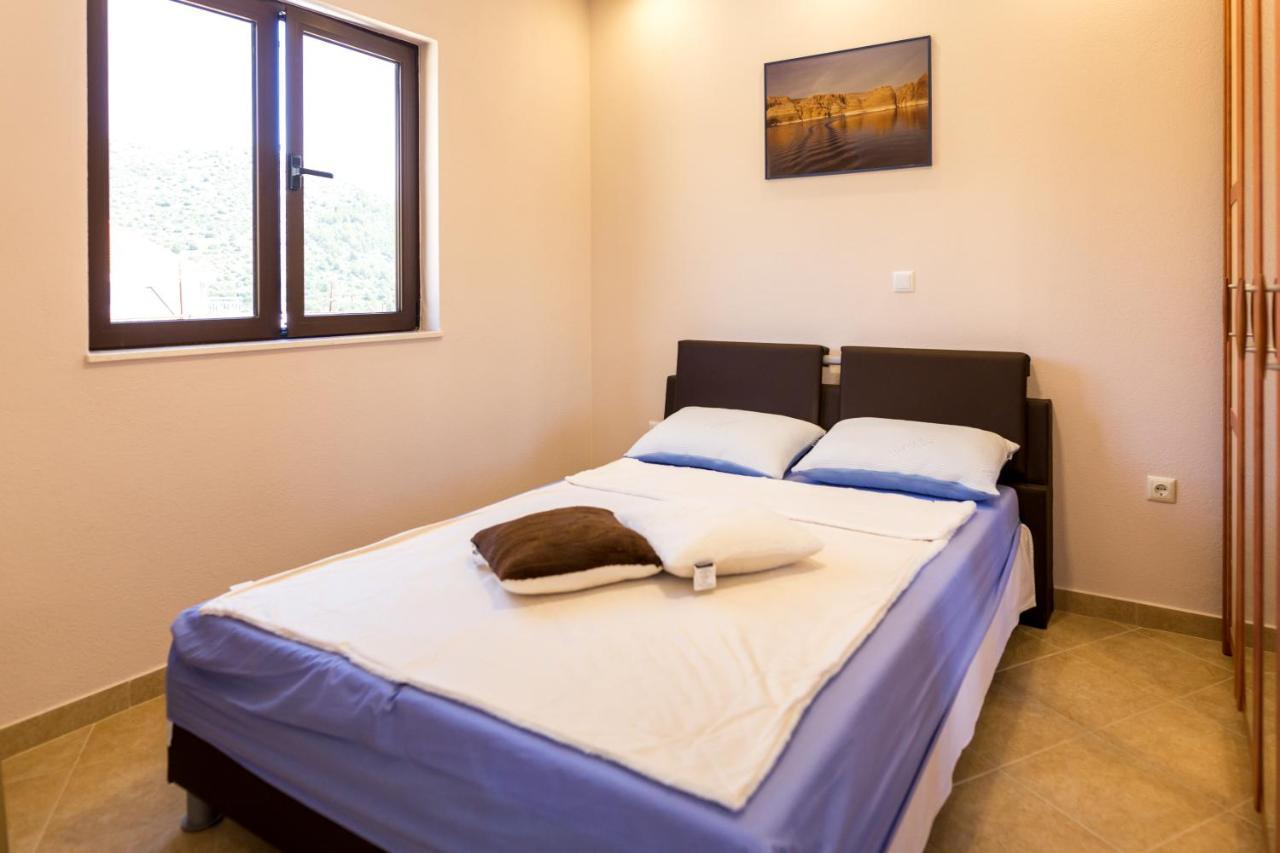 Villa Lovric Marina Luaran gambar
